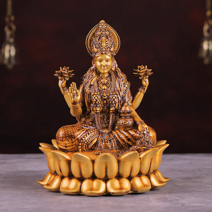 Dhanalaxmi Murti (Lotus) Car dashboard